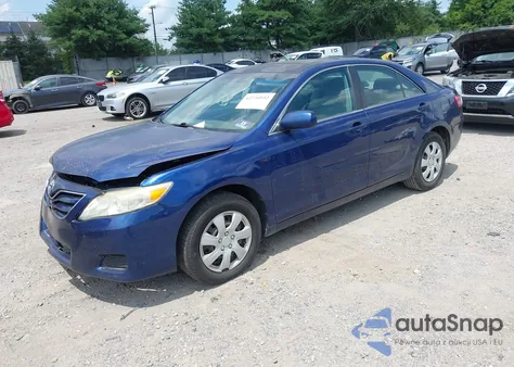 2010 Toyota Camry Le z USA, uszkodzony, nr VIN 4T1BF3EK3AU535929